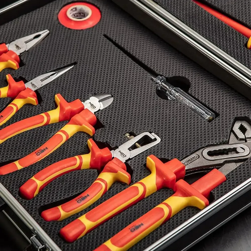 NEO TOOLS VDE screwdriver and pliers set with ergonomic handles