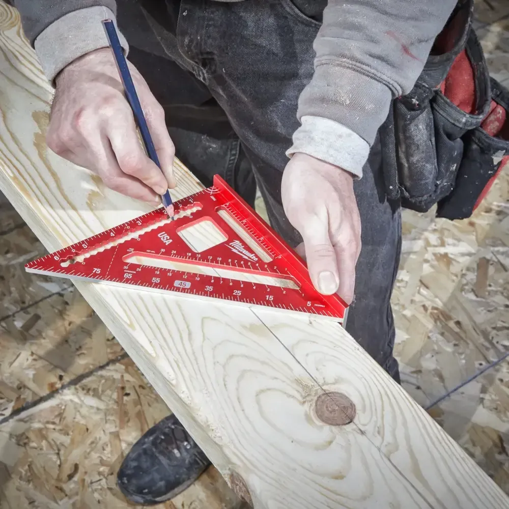 Compact 18 cm Milwaukee Square Rafter ideal for carpentry