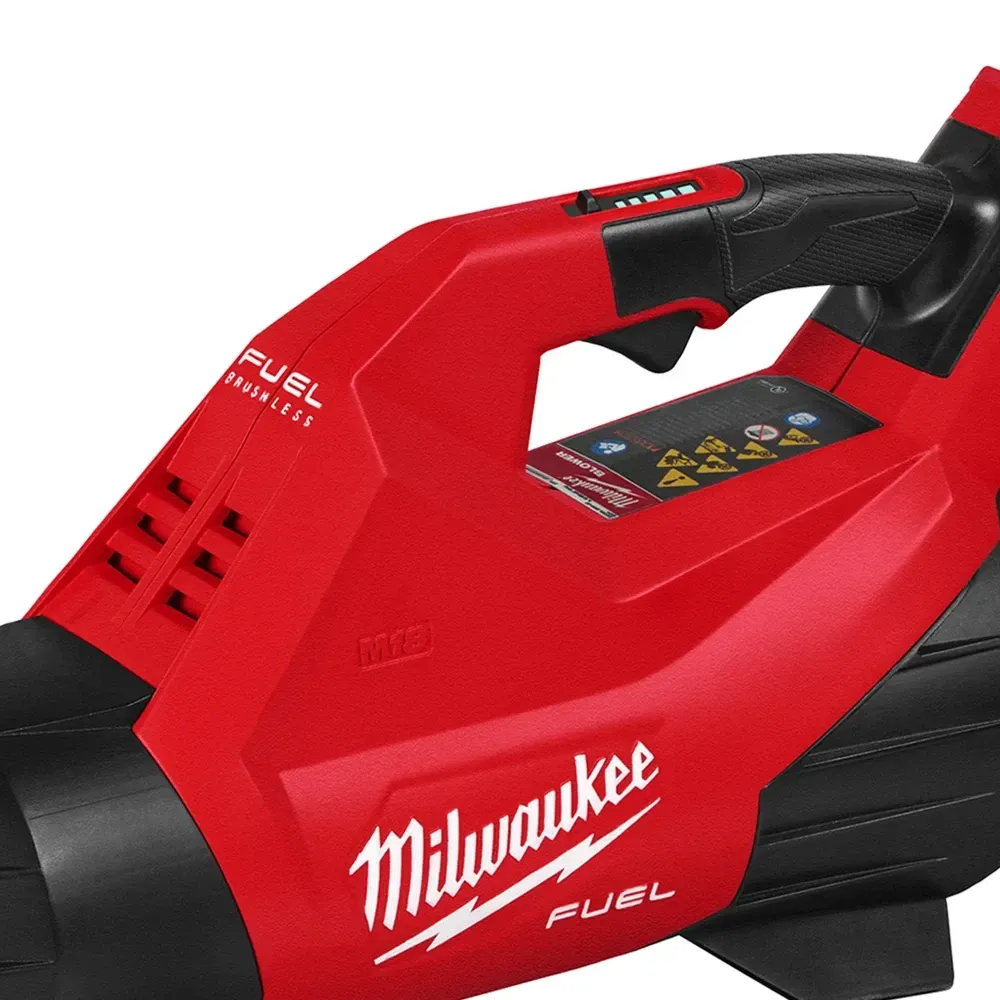 MILWAUKEE M18 FUEL Leaf Blower with high air volume